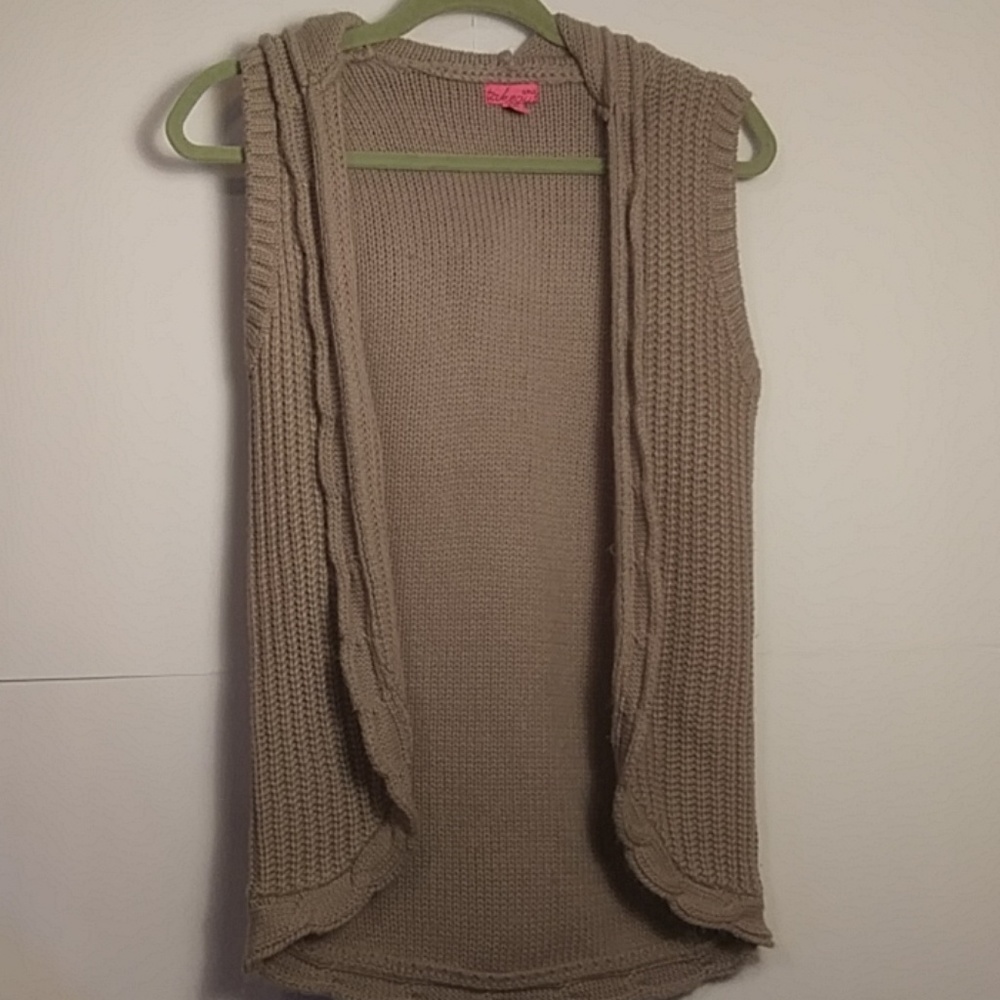GIRLS TAKEOUT OPEN FRONT SWEATER VEST